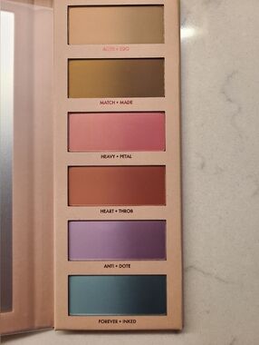 Hindash MONOCHROMANCE Eyeshadow Palette